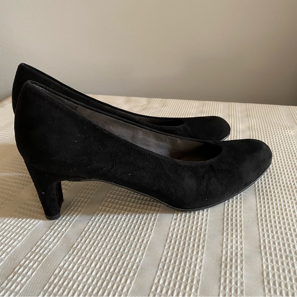 Stuart Weitzman Chipmunk Suede Pumps - Picture 6 of 8